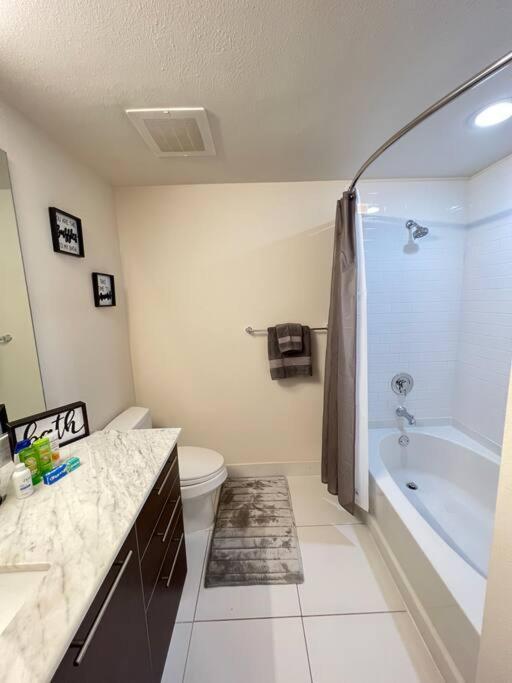 Luxury Apt 3 Mins To Dt Tampa -Pool-Gym-Balcony Εξωτερικό φωτογραφία