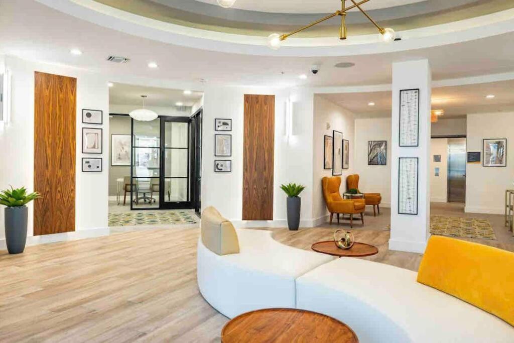 Luxury Apt 3 Mins To Dt Tampa -Pool-Gym-Balcony Εξωτερικό φωτογραφία