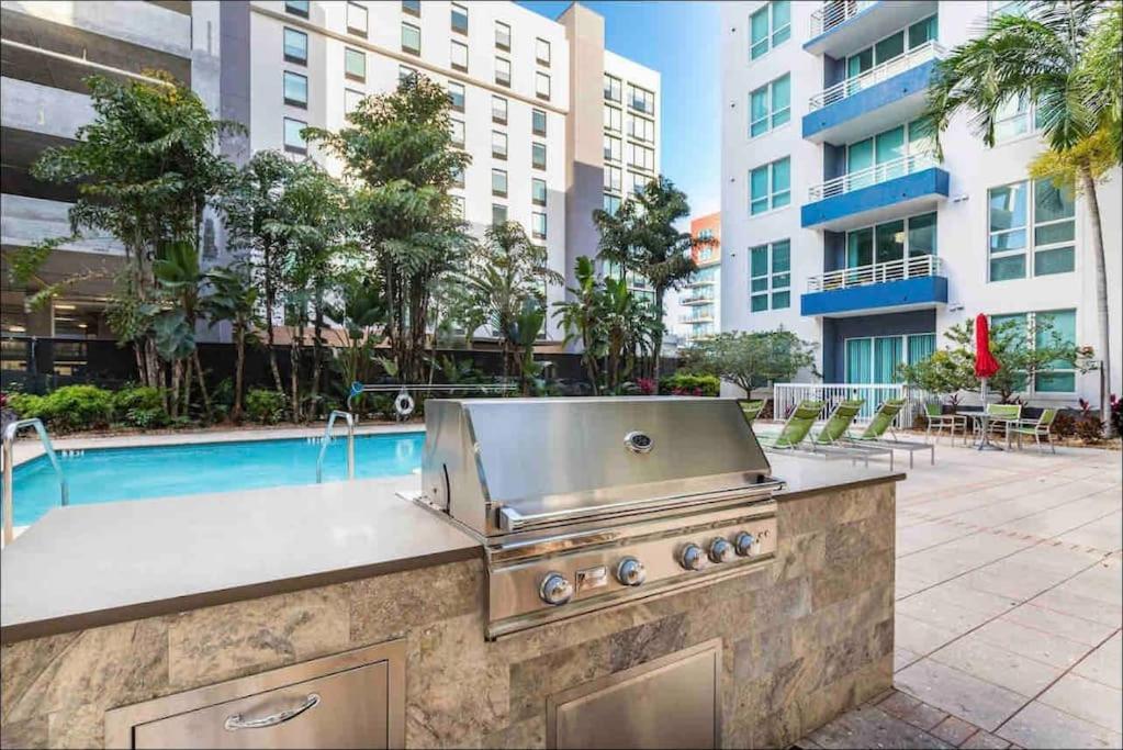 Luxury Apt 3 Mins To Dt Tampa -Pool-Gym-Balcony Εξωτερικό φωτογραφία