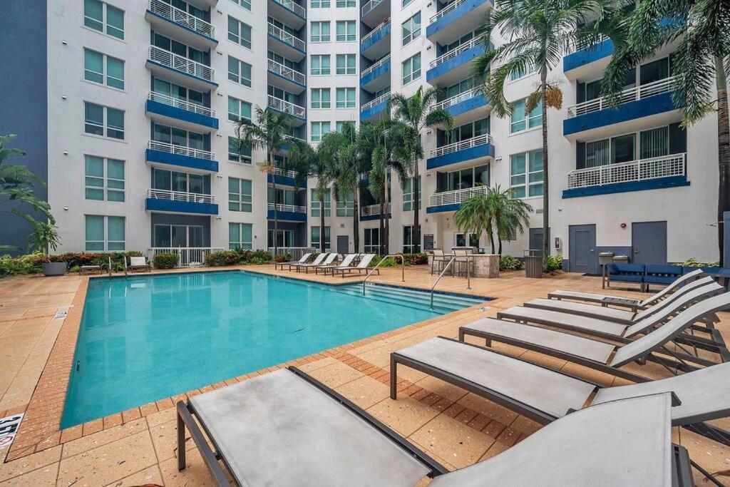 Luxury Apt 3 Mins To Dt Tampa -Pool-Gym-Balcony Εξωτερικό φωτογραφία