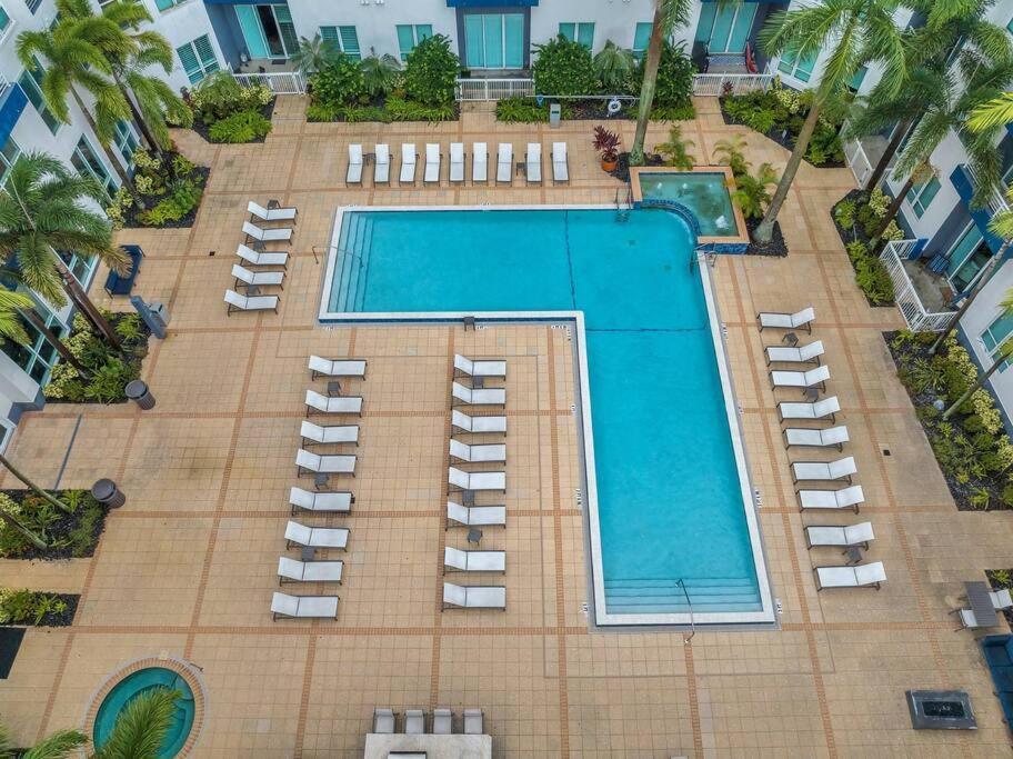 Luxury Apt 3 Mins To Dt Tampa -Pool-Gym-Balcony Εξωτερικό φωτογραφία